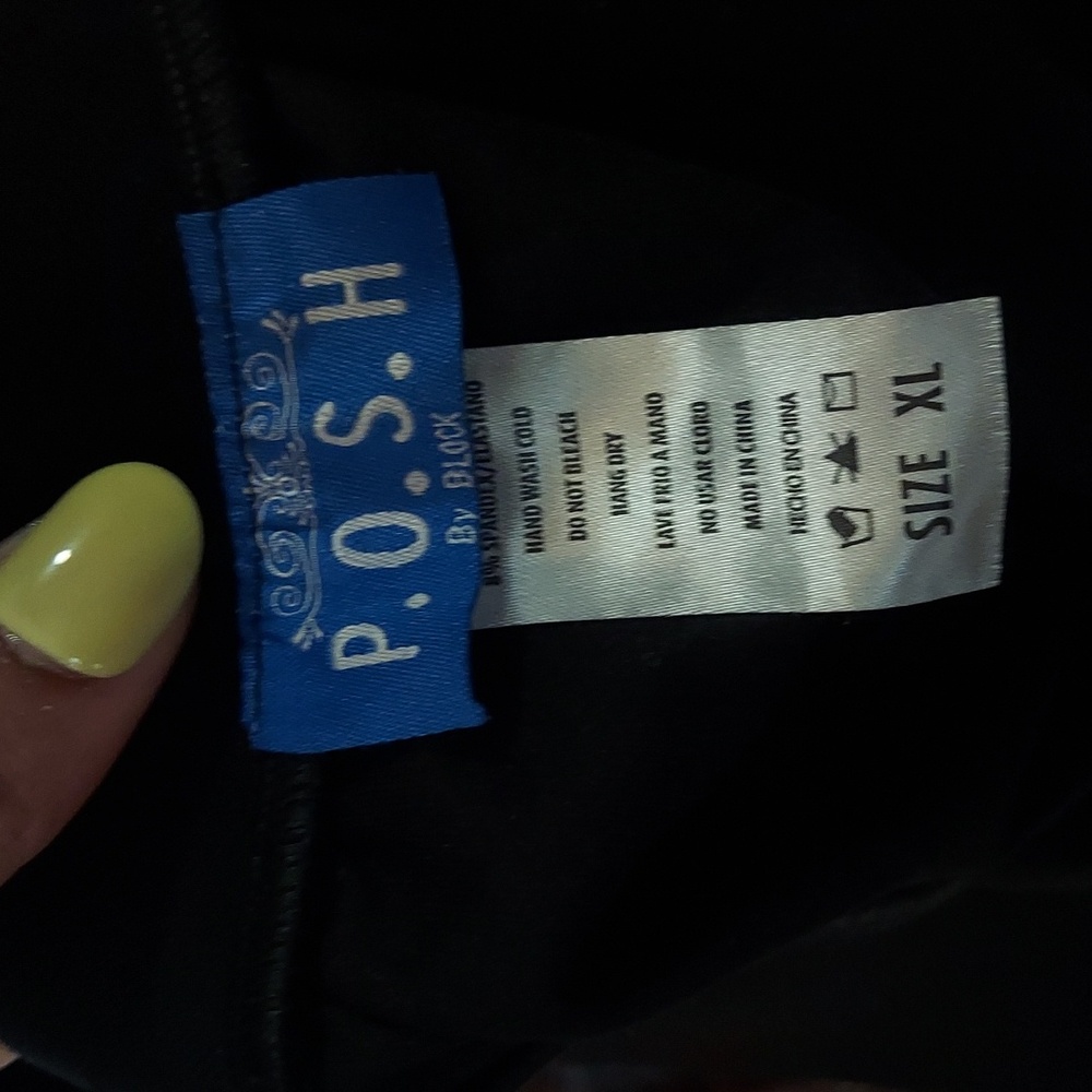 Black pleated skirt - Picture 3 of 3